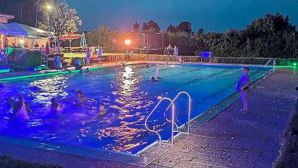 Im Freibad Leibersdorf war die lange Badenacht ein besonderer H&ouml;hepunkt. Der warme Sommer machte sich bemerkbar.