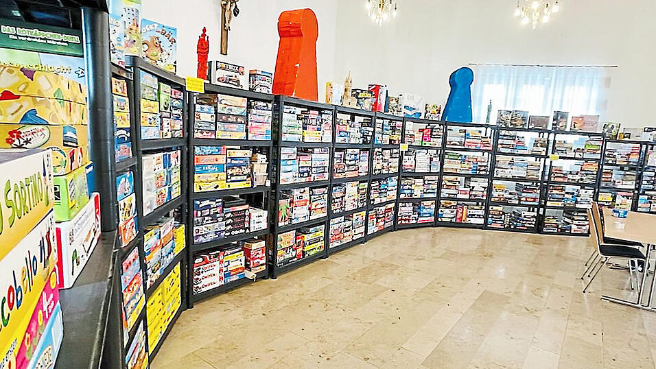 Die Auswahl von Klassikern bis zu den neuesten Spielen ist im Pfarrsaal von St. Jakob immer gro&szlig;.