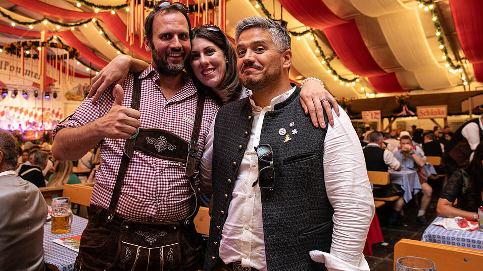Die Partybilder vom Montag, 11. August, aus dem Festzelt Greindl. Die Partybilder vom Montag, 11. August, aus dem Festzelt Greindl.