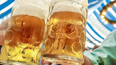 Bierzeltauftritte von überregionalen Politikern sind wichtig. Sie reichen aber allein nicht aus. Gerade bei brisanten Themen sollten auch hochrangige Politiker Möglichkeiten zum Dialog mit den Bürgern schaffen. Bierzeltauftritte von überregionalen Politikern sind wichtig. Sie reichen aber allein nicht aus. Gerade bei brisanten Themen sollten auch hochrangige Politiker Möglichkeiten zum Dialog mit den Bürgern schaffen.