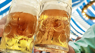 Bierzeltauftritte von &uuml;berregionalen Politikern sind wichtig. Sie reichen aber allein nicht aus. Gerade bei brisanten Themen sollten auch hochrangige Politiker M&ouml;glichkeiten zum Dialog mit den B&uuml;rgern schaffen.