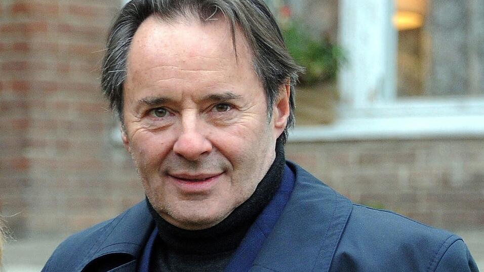 Uwe Kockisch - hier am Set - spielte auch in der ARD-Serie &laquo;Weissensee&raquo;.