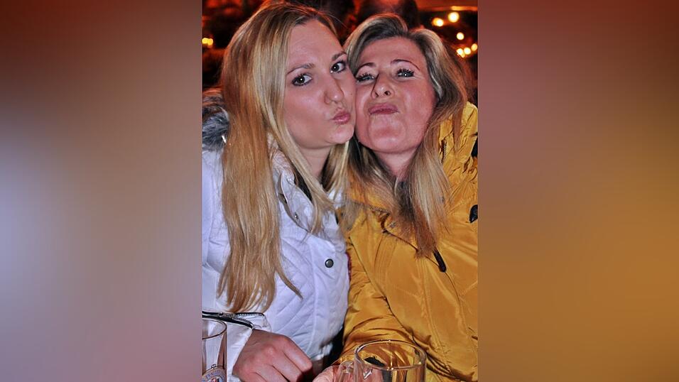 Bei einem schweren Unfall in der Gemeinde Frontenhausen sind zwei Menschen verletzt worden. Bei einem schweren Unfall in der Gemeinde Frontenhausen sind zwei Menschen verletzt worden.