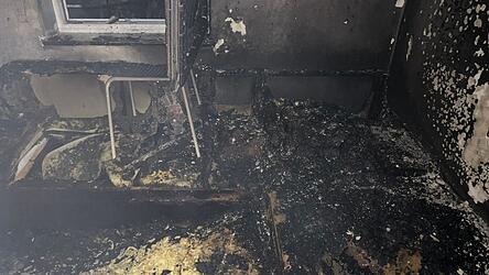 Die Feuerwehr konnte den Brand schnell unter Kontrolle bringen. Das Zimmer aber brannte komplett aus