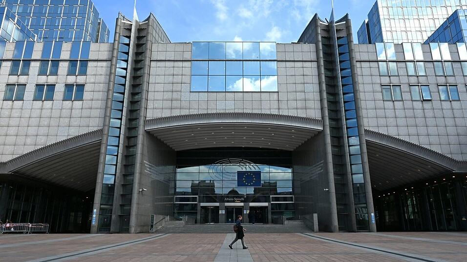Fraktionen im EU-Parlament dürfen die ihnen zur Verfügung gestellten Mittel nur nach festgelegten Regeln ausgeben. (Archivbild) Fraktionen im EU-Parlament dürfen die ihnen zur Verfügung gestellten Mittel nur nach festgelegten Regeln ausgeben. (Archivbild)