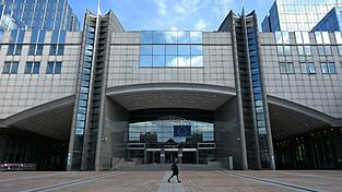Fraktionen im EU-Parlament dürfen die ihnen zur Verfügung gestellten Mittel nur nach festgelegten Regeln ausgeben. (Archivbild) Fraktionen im EU-Parlament dürfen die ihnen zur Verfügung gestellten Mittel nur nach festgelegten Regeln ausgeben. (Archivbild)
