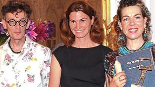 Der Kulturpreis ging an Künstlerin Katharina Claudia Dobner (rechts). Mit am Bild sind Laudator Andreas Lummer (links) und Landrätin Tanja Schweiger. Der Kulturpreis ging an Künstlerin Katharina Claudia Dobner (rechts). Mit am Bild sind Laudator Andreas Lummer (links) und Landrätin Tanja Schweiger.