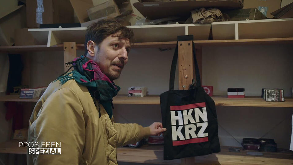 Der Journalist Tilo Mischke in einer Szene von 'Rechts.Deutsch.Radikal', das am Montag bei ProSieben lief. Der Journalist Tilo Mischke in einer Szene von 'Rechts.Deutsch.Radikal', das am Montag bei ProSieben lief.