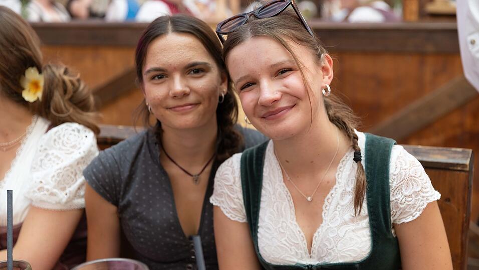 Die Partybilder vom Sonntag, 9. August, aus dem Festzelt Wenisch. Die Partybilder vom Sonntag, 9. August, aus dem Festzelt Wenisch.