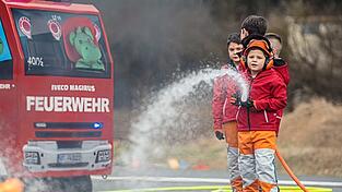 Nachwuchsarbeit bei den Feuerwehren ist wichtig, das ist unbestritten. Doch der Umgang mit Kindergruppen sorgt für Gesprächsstoff.