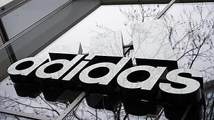 Adidas will im laufenden Jahr zwei Milliarden Euro an Umsatz zulegen (Archivbild).