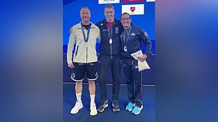 Milos Aisman (l.) holte &uuml;ber 200 Meter Schmetterling Silber.