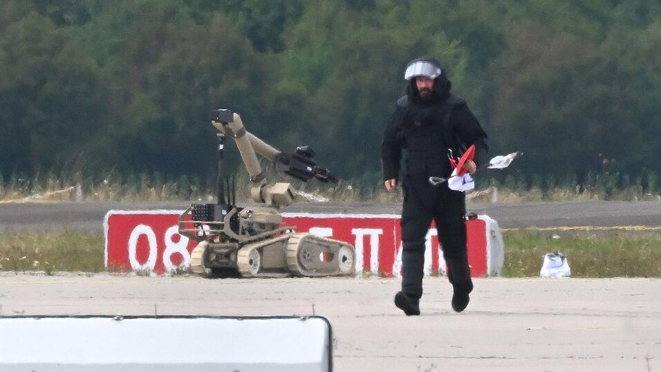 Für den versuchten Anschlag mit einer Sprengstoff-Drohne auf dem Flughafen Leipzig/Halle macht die Bundeswehr Russland verantwortlich. (Archivfoto) Für den versuchten Anschlag mit einer Sprengstoff-Drohne auf dem Flughafen Leipzig/Halle macht die Bundeswehr Russland verantwortlich. (Archivfoto)