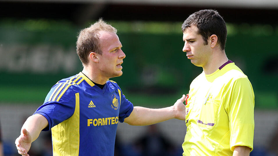 Der TSV Bogen versetzte dem Favoriten aus Affing in der Nachspielzeit den Lucky Punch und siegte mit 2:1 (Foto: Schindler). Der TSV Bogen versetzte dem Favoriten aus Affing in der Nachspielzeit den Lucky Punch und siegte mit 2:1 (Foto: Schindler).