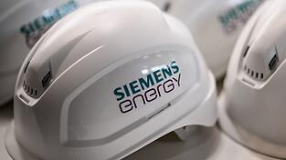 Der Münchner Energietechnikkonzern Siemens Energy schafft in seinem Transformatorenwerk in Nürnberg 350 neue Arbeitsplätze. (Archivbild)