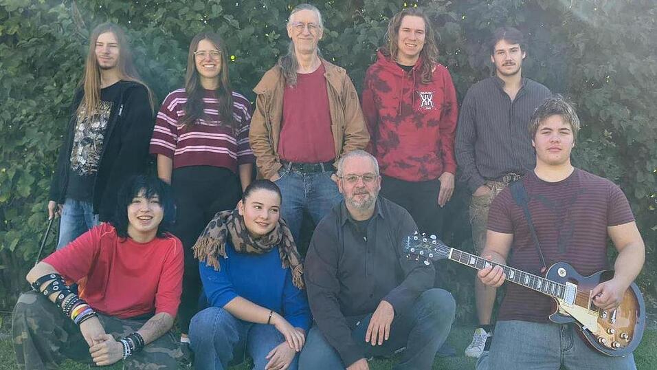 Die Musikschulband hofft am Freitag, 2. Oktober, auf einen sch&ouml;nen Sonnenuntergang auf der Stadtgrabenb&uuml;hne, bevor um 19 Uhr das Konzert startet.