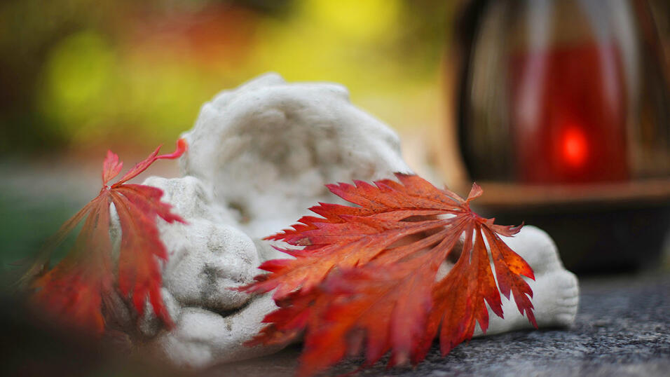 Heute Nachmittag kam es in Regensburg zu einem Todesfall. Nur wenige Hundert Meter vom Fundort der Fliegerbombe entfernt wurde eine leblose Person entdeckt. (Symbolbild)