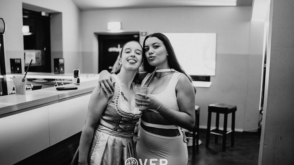 Auch am zweiten Volksfestfreitag schauten viele G&auml;ste im Overtime vorbei.