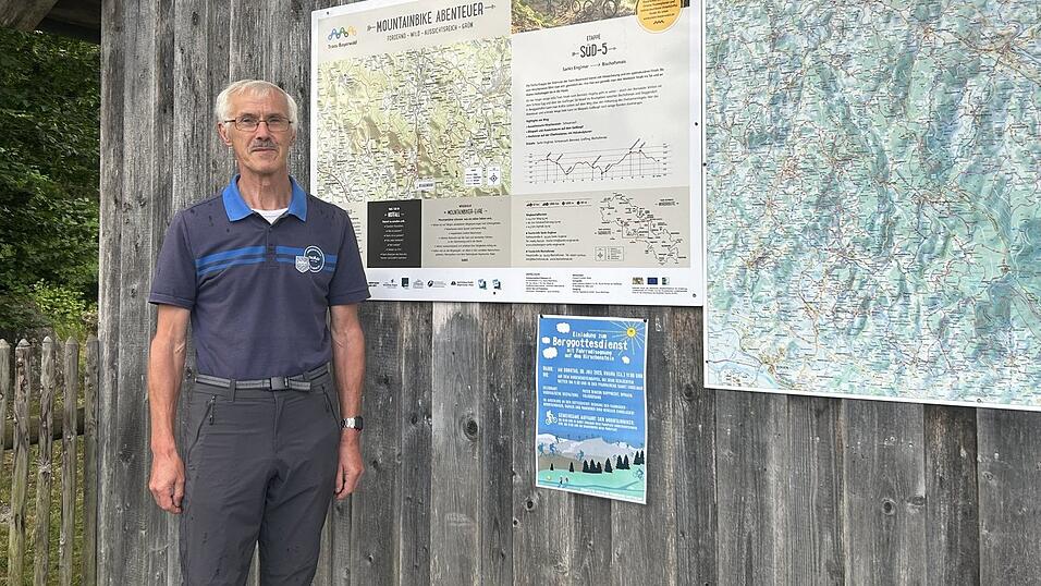 Franz-Xaver Six ist seit vielen Jahren als Wanderführer und Mountainbike-Guide rund um Sankt Englmar unterwegs. Auf seiner Website beschreibt er ausführlich verschiedene Routen. Franz-Xaver Six ist seit vielen Jahren als Wanderführer und Mountainbike-Guide rund um Sankt Englmar unterwegs. Auf seiner Website beschreibt er ausführlich verschiedene Routen.