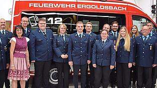 Die Geehrten und Beförderten mit der Führung der Feuerwehr Ergoldsbach und Bürgermeisterin Heike Berger (3.v.l.). Die Geehrten und Beförderten mit der Führung der Feuerwehr Ergoldsbach und Bürgermeisterin Heike Berger (3.v.l.).