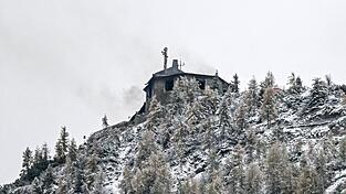 Das Feuer besch&auml;digte das historische Geb&auml;ude schwer.