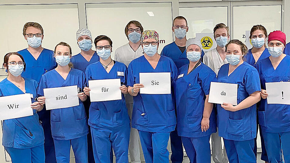 Das Team der Notaufnahme im Klinikum steht bereit. Sowohl Klinikum als auch Lakumed-Kliniken berichten von Notfallpatienten (abseits von Corona), die früher in die Notaufnahme hätten kommen sollen. Das Team der Notaufnahme im Klinikum steht bereit. Sowohl Klinikum als auch Lakumed-Kliniken berichten von Notfallpatienten (abseits von Corona), die früher in die Notaufnahme hätten kommen sollen.