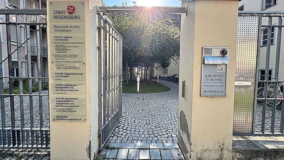Das Bürgerstift St. Michael, umgangssprachlich Michlstift genannt, beherbergt verschiedene soziale Einrichtungen der Stadt. Darunter auch ein 'Schutzhaus' für Kinder und Jugendliche in Notlagen. Mehrere Vorfälle stellen nun das Sicherheitskonzept in Frage.