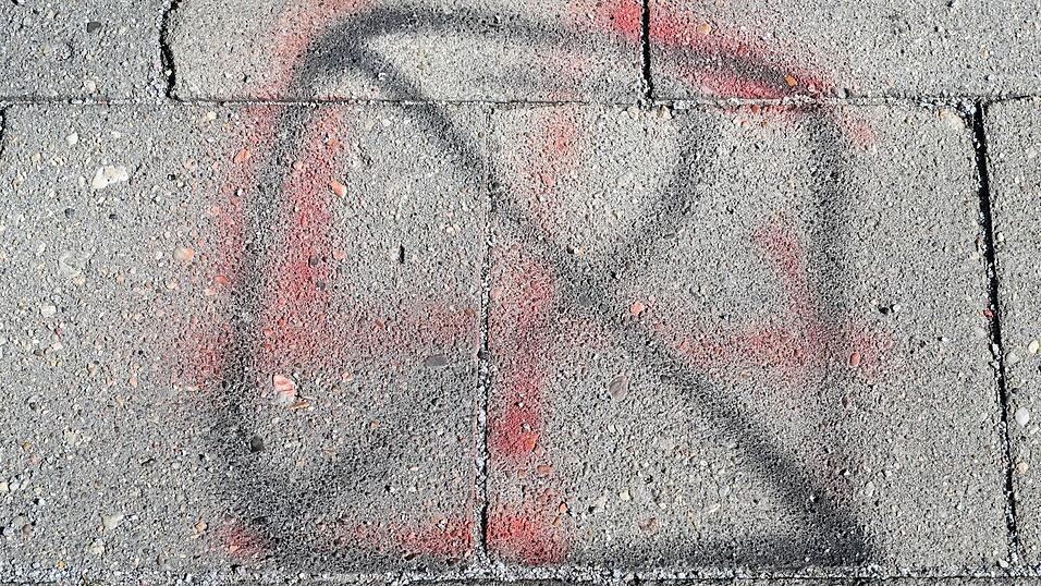 Extremistische Vorfälle gibt es auch an Schulen. Nur keine schnelle Statistik dazu. (Symbolbild) Extremistische Vorfälle gibt es auch an Schulen. Nur keine schnelle Statistik dazu. (Symbolbild)