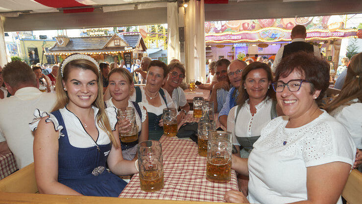 Die Partybilder vom Montag, 18. August, aus dem Festzelt Lechner. Die Partybilder vom Montag, 18. August, aus dem Festzelt Lechner.