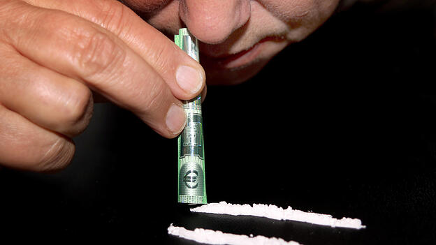 Im Jahr 2023 soll der Angeklagte einen schwunghaften Handel mit Cannabis und Kokain im Raum Landshut betrieben haben.