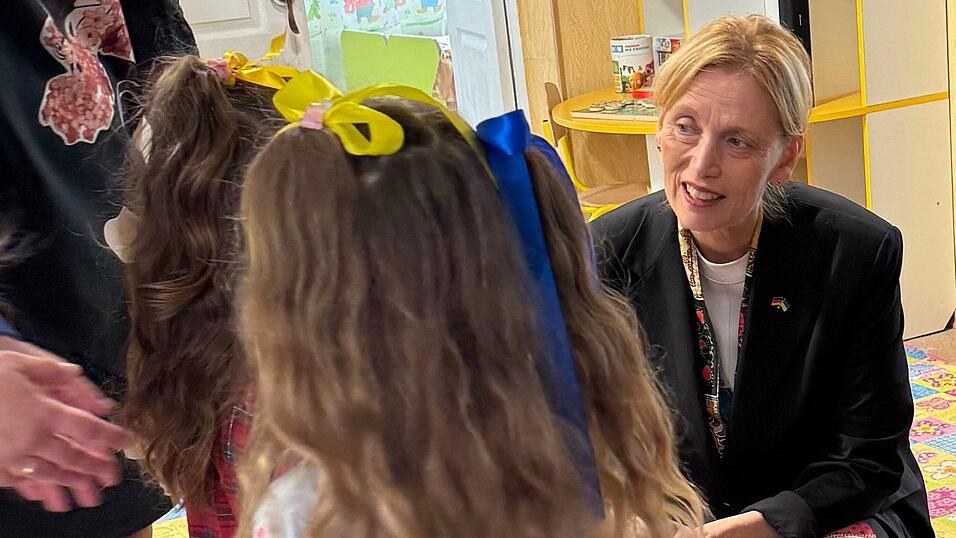 Auch Einrichtungen für Kinder sind für Familienministerin Prien ein gutes Feld für gesellschaftliches Engagement. Auch Einrichtungen für Kinder sind für Familienministerin Prien ein gutes Feld für gesellschaftliches Engagement.