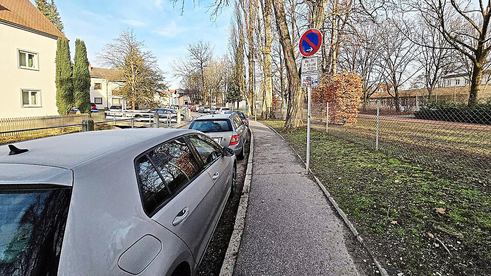 Bei der B&uuml;rgerversammlung wurde an der Bachstra&szlig;e ein Tor zum Schulgel&auml;nde angeregt, damit die Sch&uuml;ler auf k&uuml;rzestem Weg von der Elternhaltestelle zur Schule kommen.