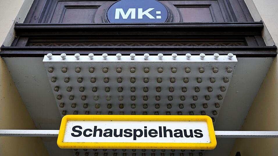 München, Sommer 2026: Ein Schild mit der Aufschrift «Schauspielhaus» ist am Eingang der Münchner Kammerspiele zu sehen. München, Sommer 2026: Ein Schild mit der Aufschrift «Schauspielhaus» ist am Eingang der Münchner Kammerspiele zu sehen.
