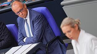 AfD-Chefin Alice Weidel sieht die schwarz-rote Koalition mit Kanzler Friedrich Merz am Ende. In der Generaldebatte im Bundestag in der vergangenen Woche kam es zum Schlagabtausch. (Archivbild) AfD-Chefin Alice Weidel sieht die schwarz-rote Koalition mit Kanzler Friedrich Merz am Ende. In der Generaldebatte im Bundestag in der vergangenen Woche kam es zum Schlagabtausch. (Archivbild)