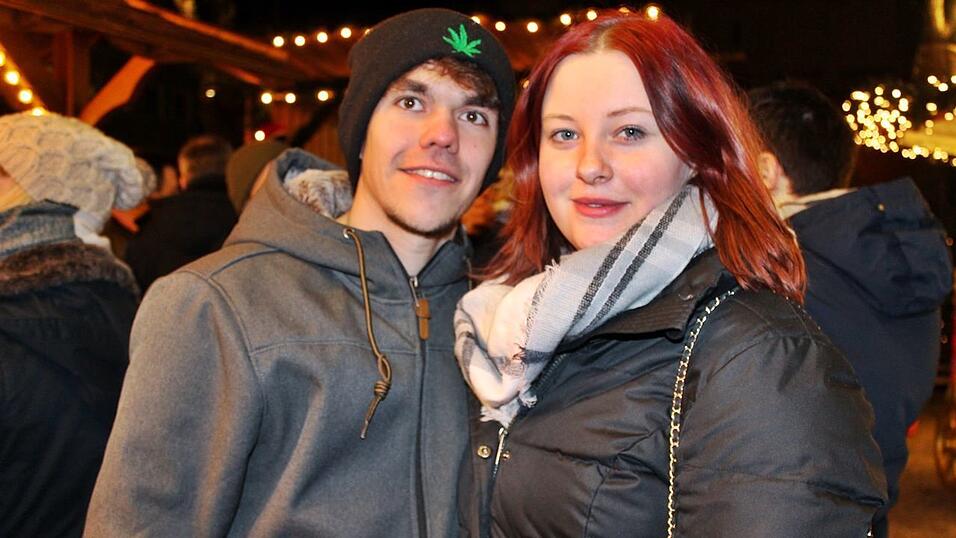 Der idyllische Christkindlmarkt in der Freyung in Landshut zählt zu den schönsten Christkindlmärkten Bayerns. Bei eisigen Temperaturen ist dort insbesondere die Glühwein-Alm natürlich heiß begehrt. Der idyllische Christkindlmarkt in der Freyung in Landshut zählt zu den schönsten Christkindlmärkten Bayerns. Bei eisigen Temperaturen ist dort insbesondere die Glühwein-Alm natürlich heiß begehrt.