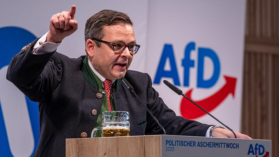 Der österreichische Publizist und rechte Politiker Gerald Grosz war Hauptredner beim Aschermittwoch 2023 der AfD in Osterhofen. Dabei soll er Aussagen gegen Politiker wie Bayerns Ministerpräsidenten Söder getroffen haben, die ihn nun vor das Amtsgericht Deggendorf bringen.
