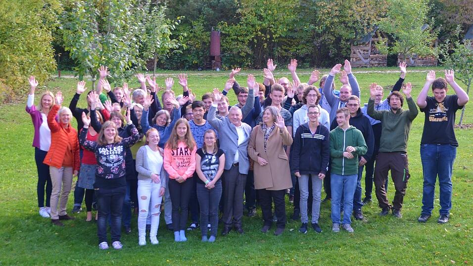 Seime Schützlinge bereiteten Alfred Gruber (hier mit Ehefrau Monika), einen rührenden Abschied. Seime Schützlinge bereiteten Alfred Gruber (hier mit Ehefrau Monika), einen rührenden Abschied.