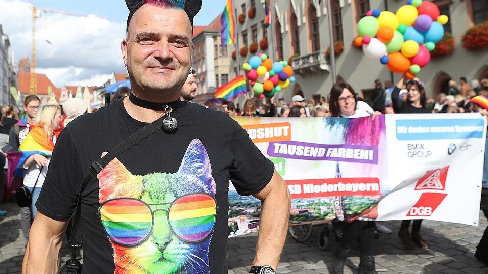 Knapp 2.000 Teilnehmer feierten am Samstag in Landhut den ersten Christopher-Street-Day Niederbayerns.