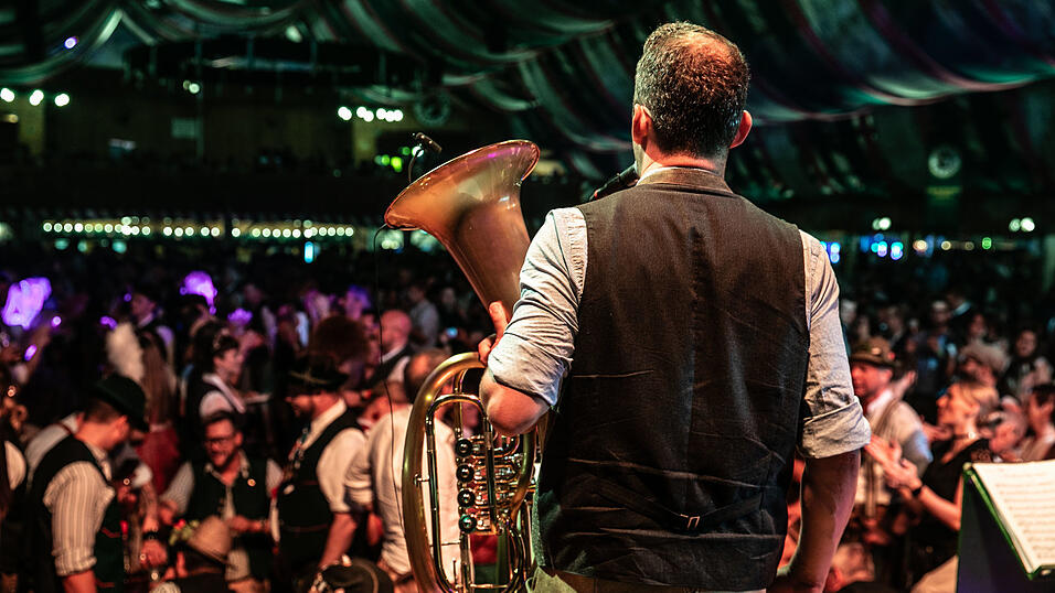 Echte Blasmusikfans lie&szlig;en sich auch den zweiten Auftritt in Folge am Dienstagabend nicht entgehen.