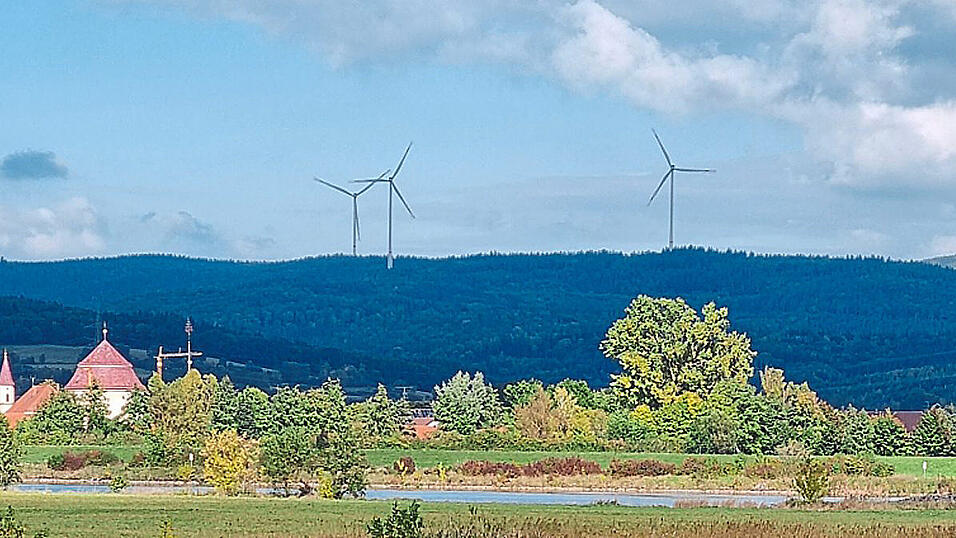 Ein Blick auf den Windpark Schiederhof bei Wiesenfelden