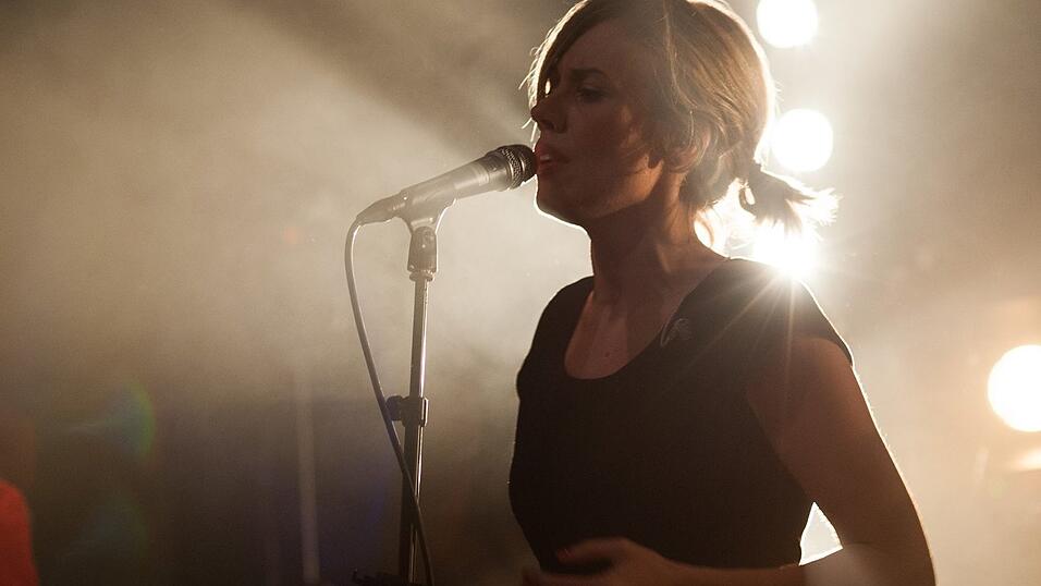 Annika Norlin ist die Frontsängerin der Bands 'Hello Saferide' und 'Säkert!'.