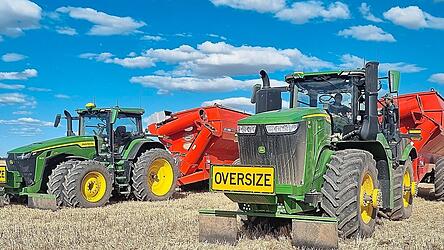 Oversize: Das beschreibt die Landwirtschaft in Australien recht gut. Eine Feldgröße von 1.400 Hektar ist dort keine Seltenheit. Dazu braucht es aber auch entsprechende Maschinen. Oversize: Das beschreibt die Landwirtschaft in Australien recht gut. Eine Feldgröße von 1.400 Hektar ist dort keine Seltenheit. Dazu braucht es aber auch entsprechende Maschinen.