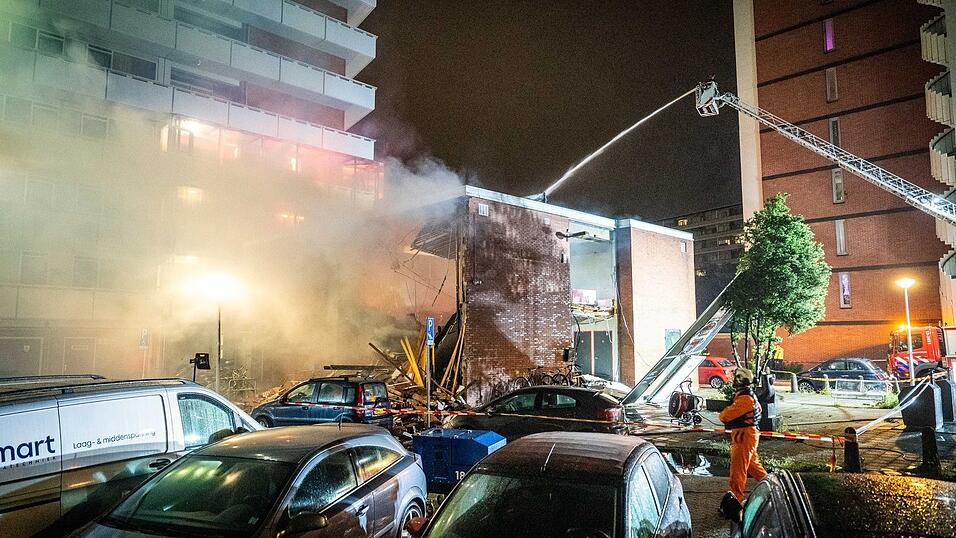 400 Anwohner mussten nach der heftigen Explosion ihre Wohnungen verlassen. 400 Anwohner mussten nach der heftigen Explosion ihre Wohnungen verlassen.