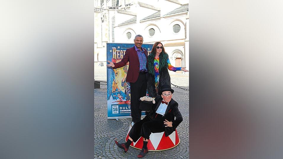 Regisseur Rodrigue Funke, Monsieur Momo und Zirkus-Pressesprecherin Meike Schütte posierten vor dem Dom. Foto: Burkhard von Grafenstein Regisseur Rodrigue Funke, Monsieur Momo und Zirkus-Pressesprecherin Meike Schütte posierten vor dem Dom. Foto: Burkhard von Grafenstein