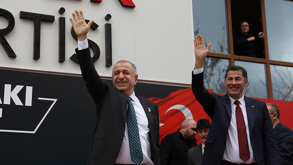 Ümit Özdag (links) während einer Wahlveranstaltung 2023. (Archivbild)