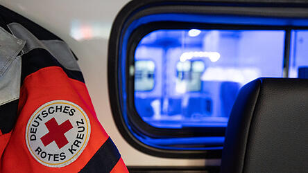 Ein Linienbus hat in Regenstauf wegen eines mutma&szlig;lich vorfahrtsmissachtenden Kleintransporters stark bremsen m&uuml;ssen. Eine 57 Jahre alte Frau wurde dabei verletzt. (Symbolbild)
