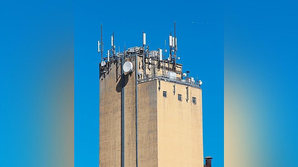 Grund f&uuml;r die Beeintr&auml;chtigungen im Mobilfunk-Netz sind 'umfangreiche Umbauma&szlig;nahmen' in der Straubinger Stra&szlig;e 48.