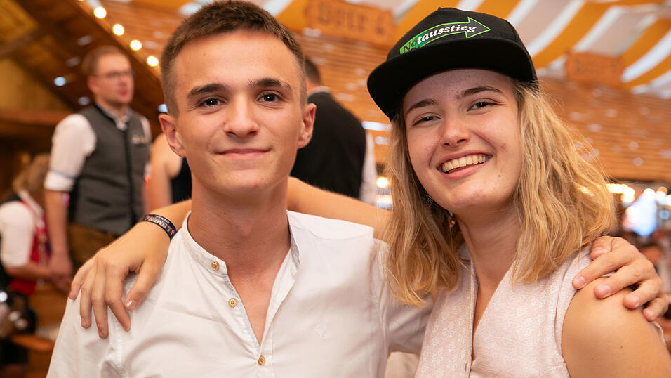 Die Partybilder vom Sonntag, 17. August, aus dem Festzelt Nothaft. Die Partybilder vom Sonntag, 17. August, aus dem Festzelt Nothaft.