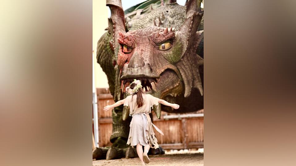 Eindr&uuml;cke von der Gruppe 'blau', die am Freitagabend die Drachenstich-Premiere gespielt hat.