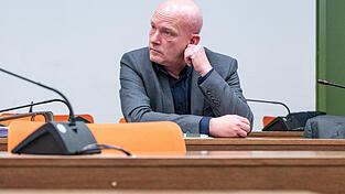 Im Jahr 2016 sind die Ermittlungen gegen den damaligen Oberbürgermeister bekanntgeworden. Bis heute ist der Fall nicht abgeschlossen. Nun gibt es eine Neuauflage eines Prozesses in München. Im Jahr 2016 sind die Ermittlungen gegen den damaligen Oberbürgermeister bekanntgeworden. Bis heute ist der Fall nicht abgeschlossen. Nun gibt es eine Neuauflage eines Prozesses in München.